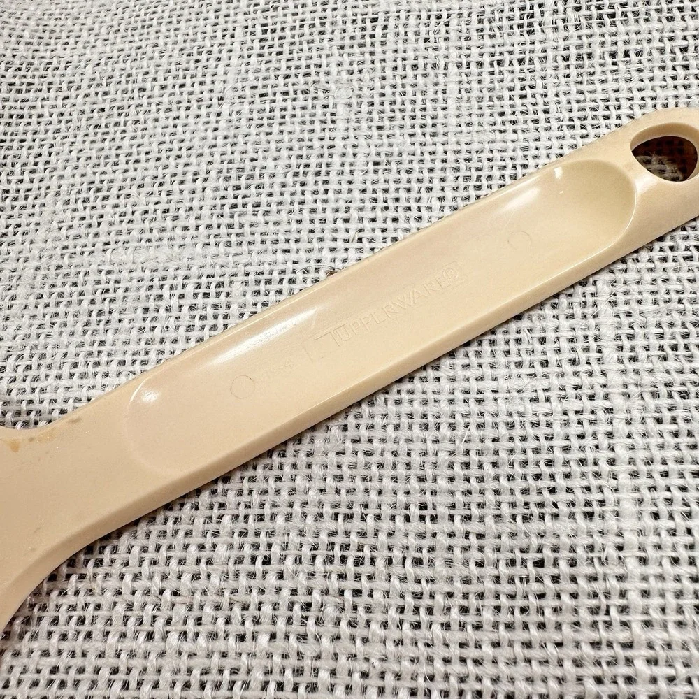 Tupperware Knife Cake Pie Slicer Server‎ #1819 Almond Beige USA Vintage